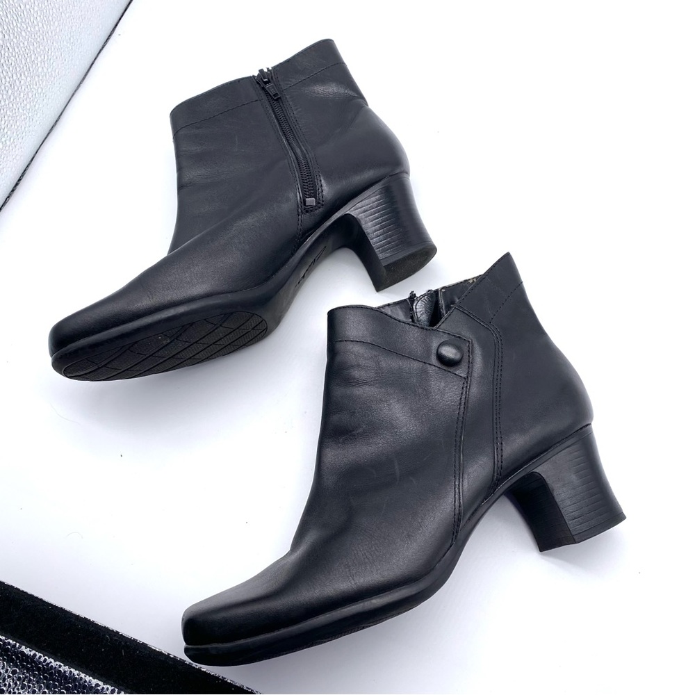 clarks artisan ankle boots
